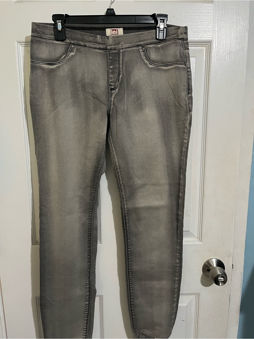 lei Women's Skinny Jeans in Washed Gray